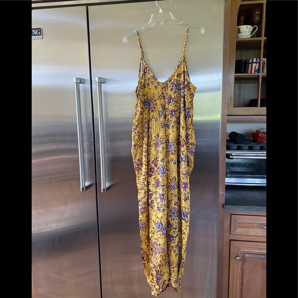 LoveStitch Gold Floral Rayon Maxi Dress Sz M/L
NWT